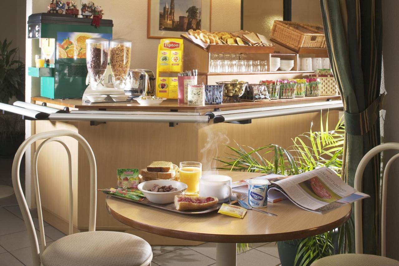 Premiere Classe Evreux Exterior photo Breakfast at a hotel