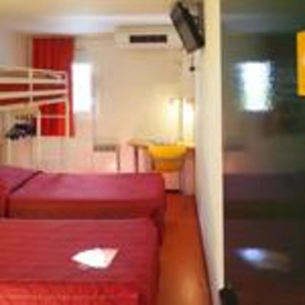 Premiere Classe Evreux Exterior photo A typical room at a love hotel