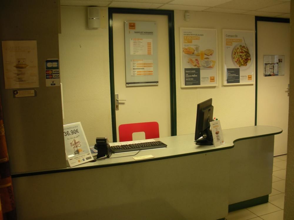 Premiere Classe Evreux Exterior photo Reception desk at the University of Brighton