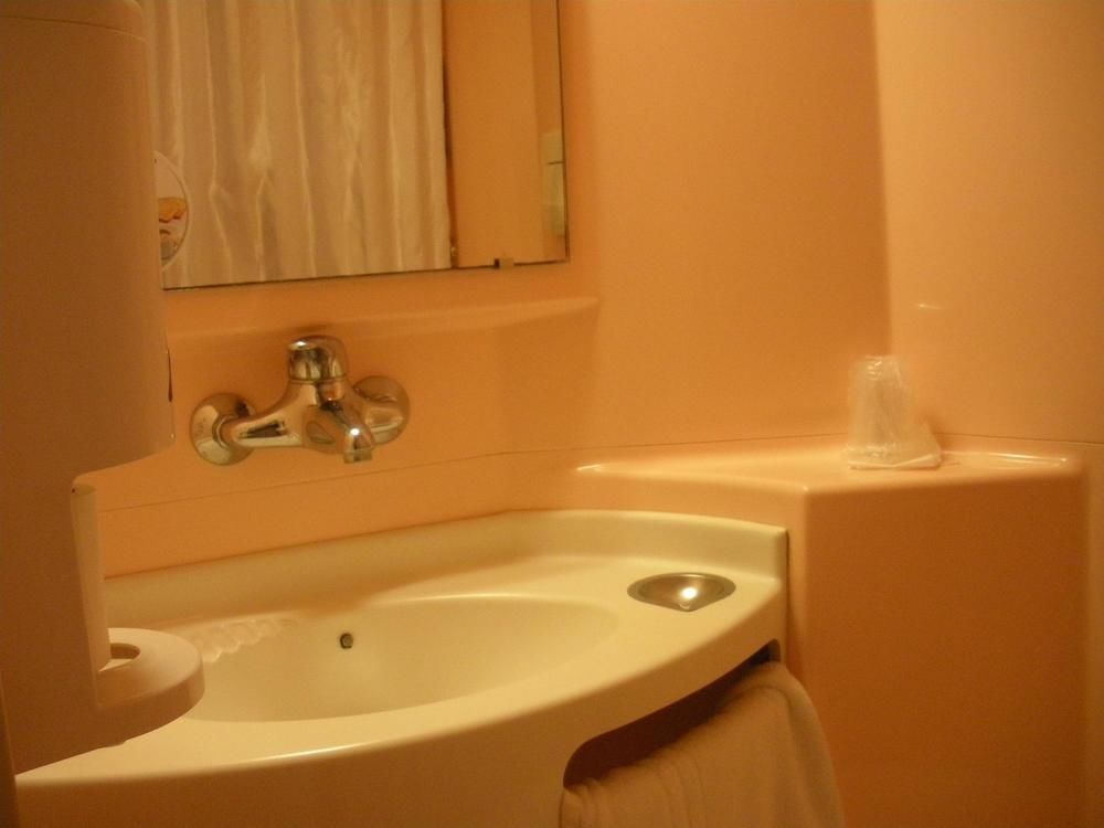 Premiere Classe Evreux Exterior photo A washbasin