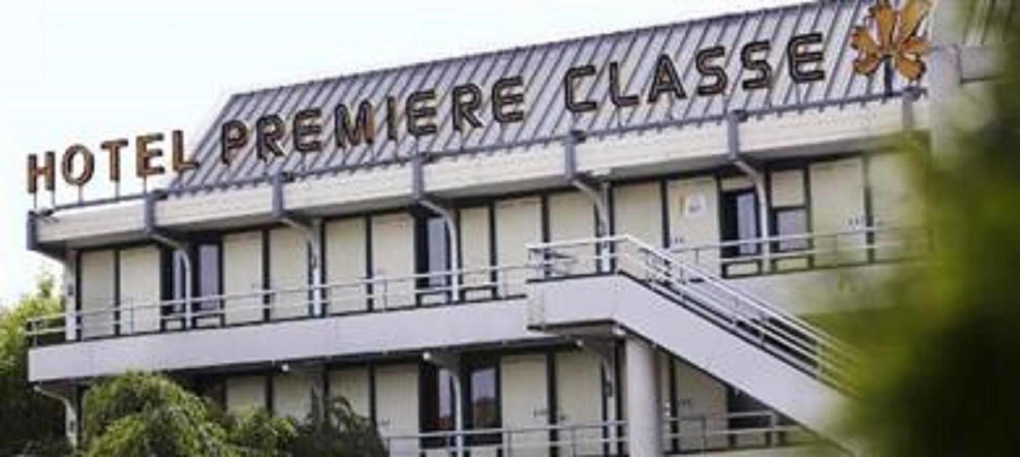 Premiere Classe Evreux Exterior photo Premier Glass