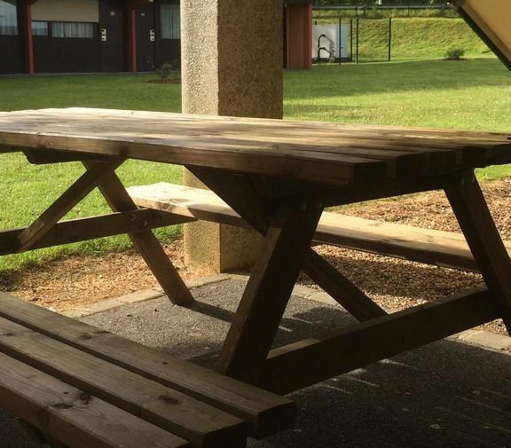 Premiere Classe Evreux Exterior photo A picnic table