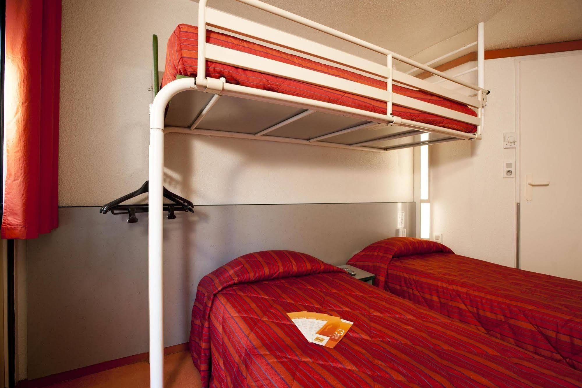 Premiere Classe Evreux Exterior photo A typical room at a Campanile hotel
